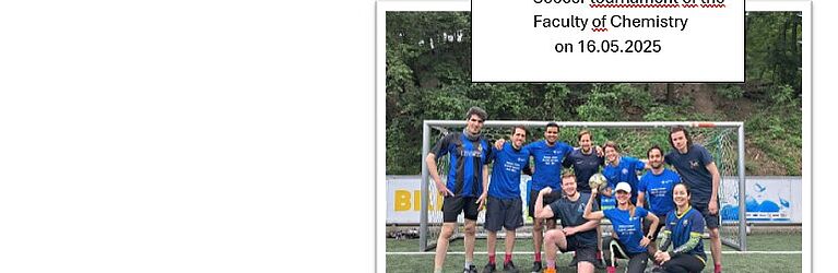Gruppenbild IPC Mitarbeiter*innen vor einem Fußballtor