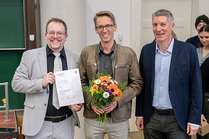 Pignitter Marc mit seinem Zertifikat zum 3. Platz Teaching Award 2024